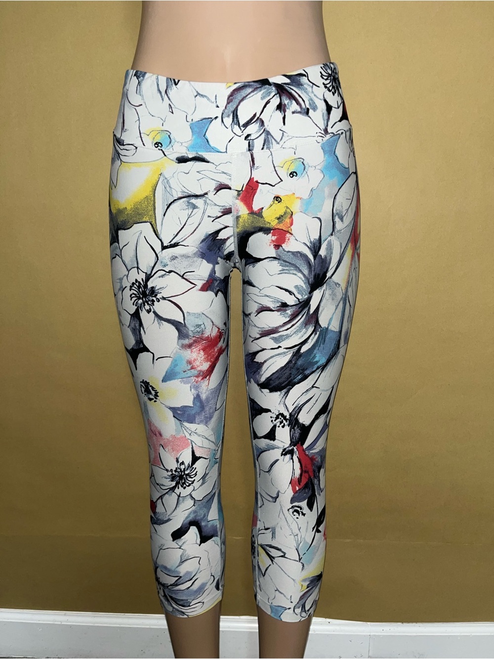 Calvin Klein White Floral Capri Leggings with Multicolor Accents